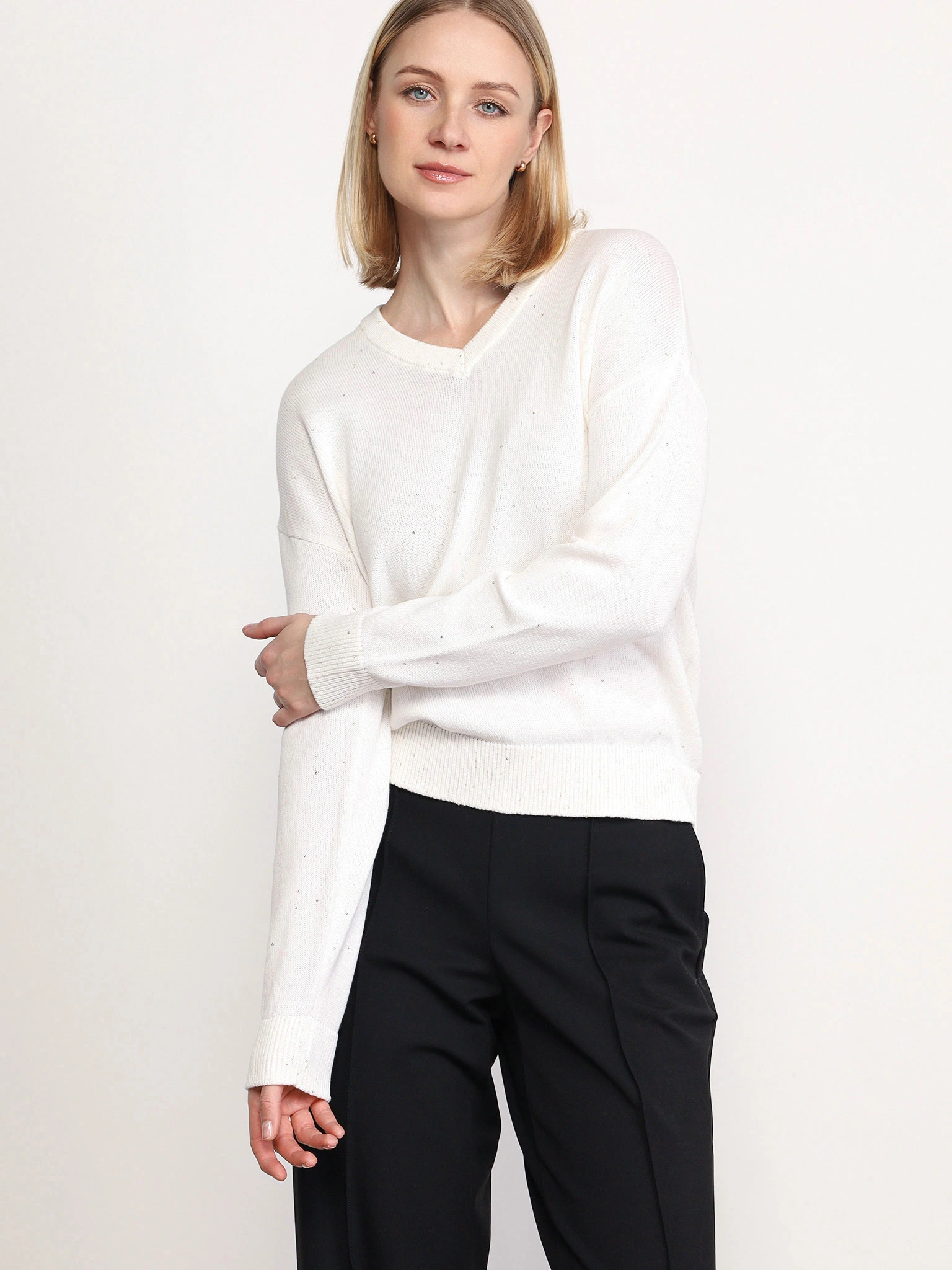 Пуловер белого цвета с пайетками из смесового хлопка